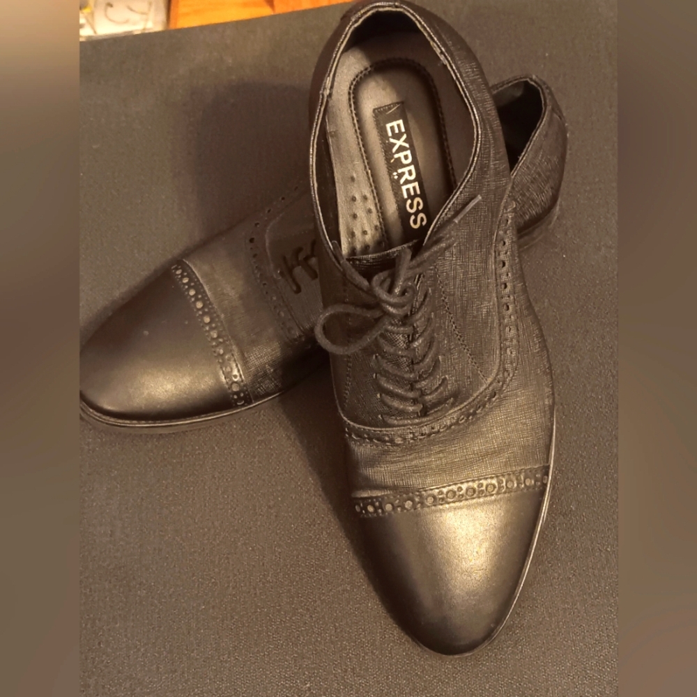 Express Men's Classic Black Oxfords